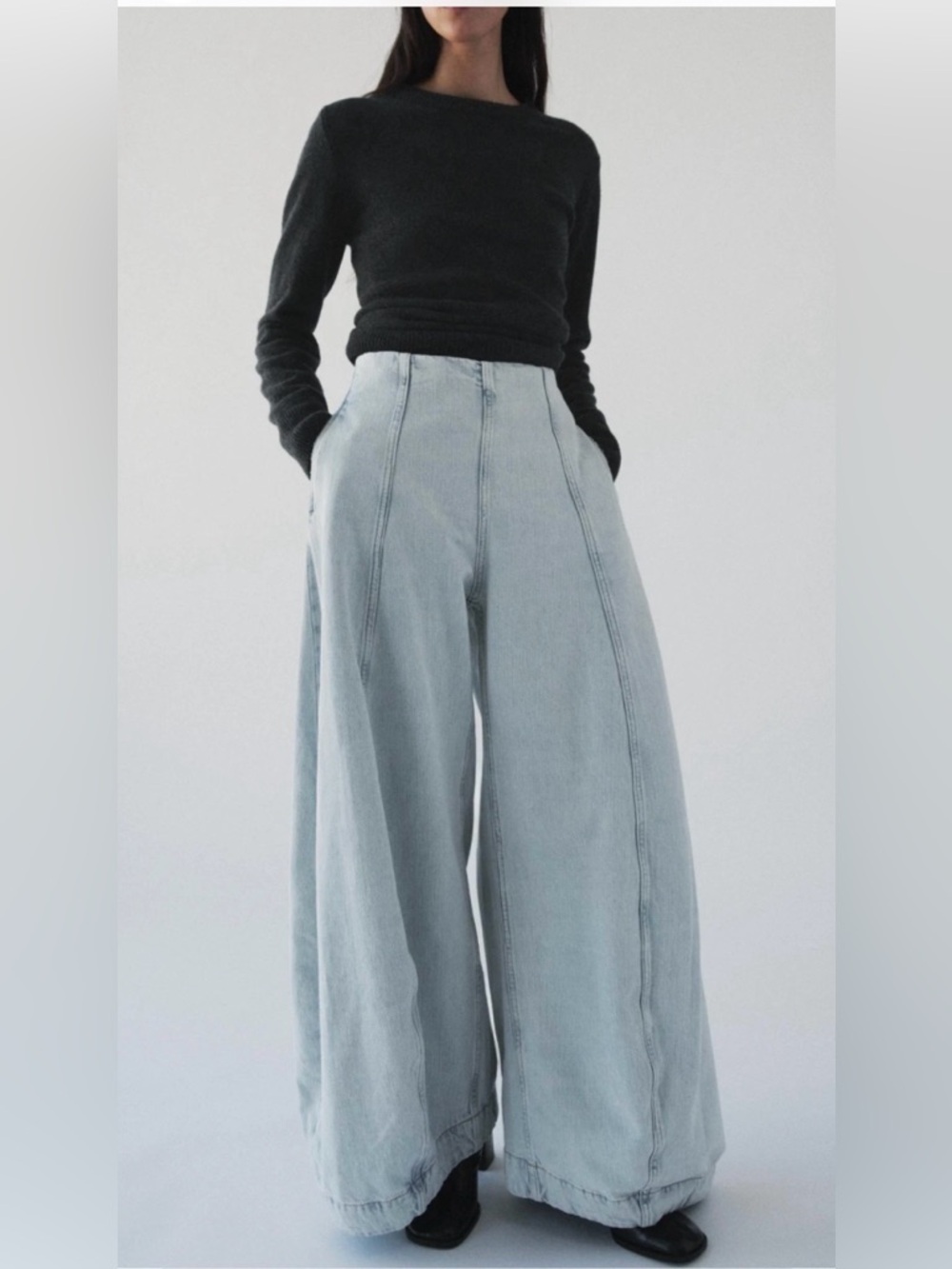 New with tags! Zara ZW collection High-Waisted Wide Leg Balloon Light Wash Jeans